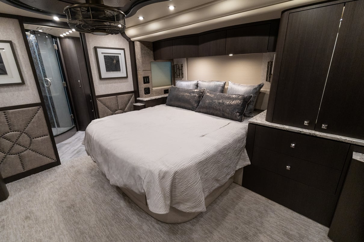 2018 Prevost Millennium H3 45 gallery image-26