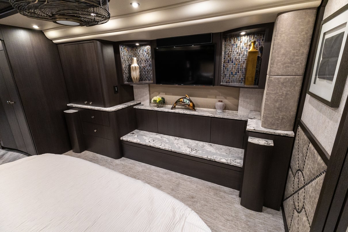 2018 Prevost Millennium H3 45 gallery image-29
