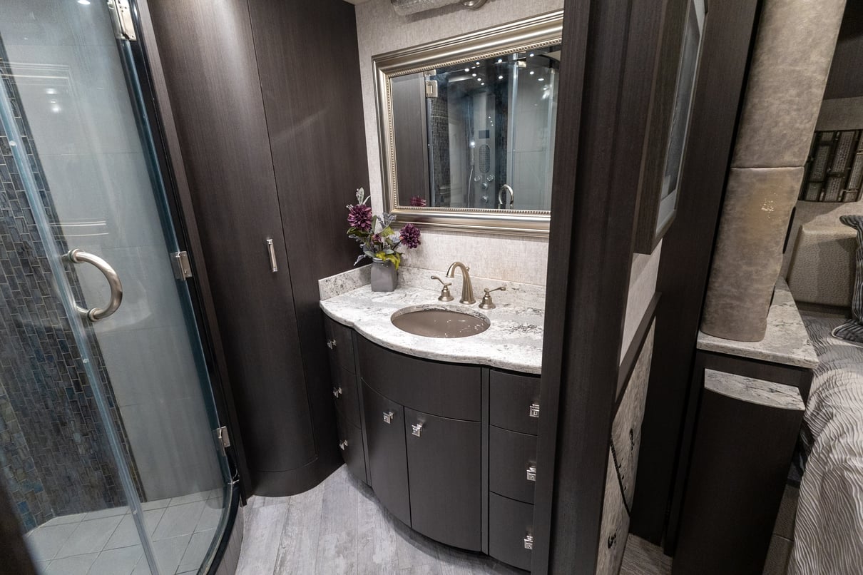2018 Prevost Millennium H3 45 gallery image-30