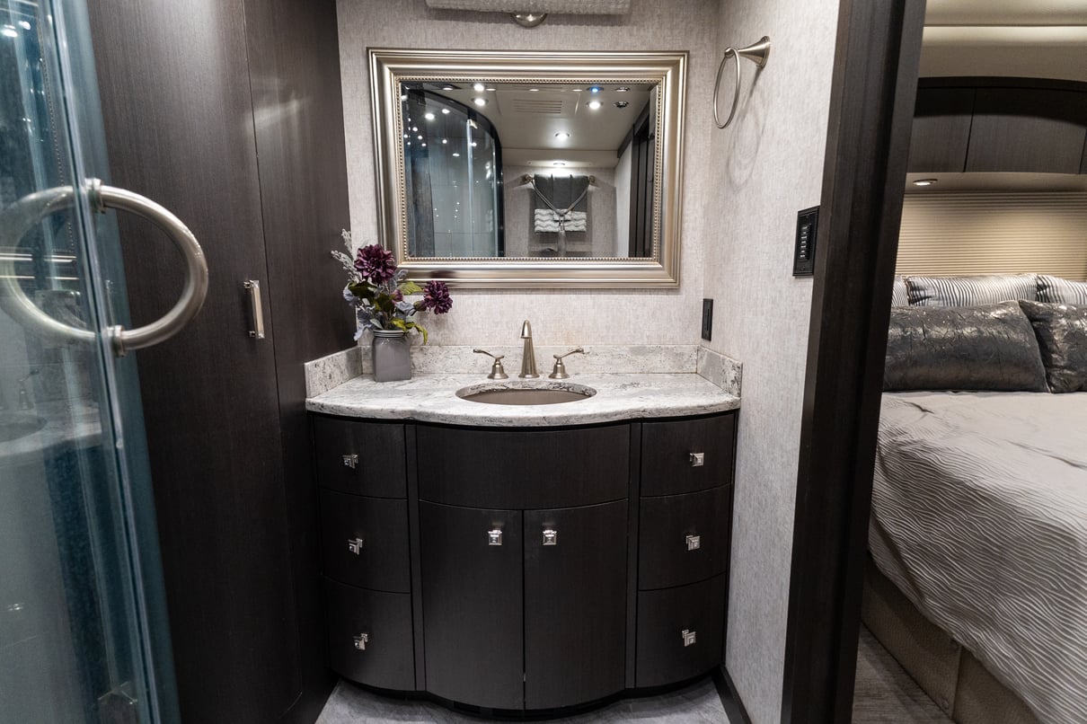 2018 Prevost Millennium H3 45 gallery image-31