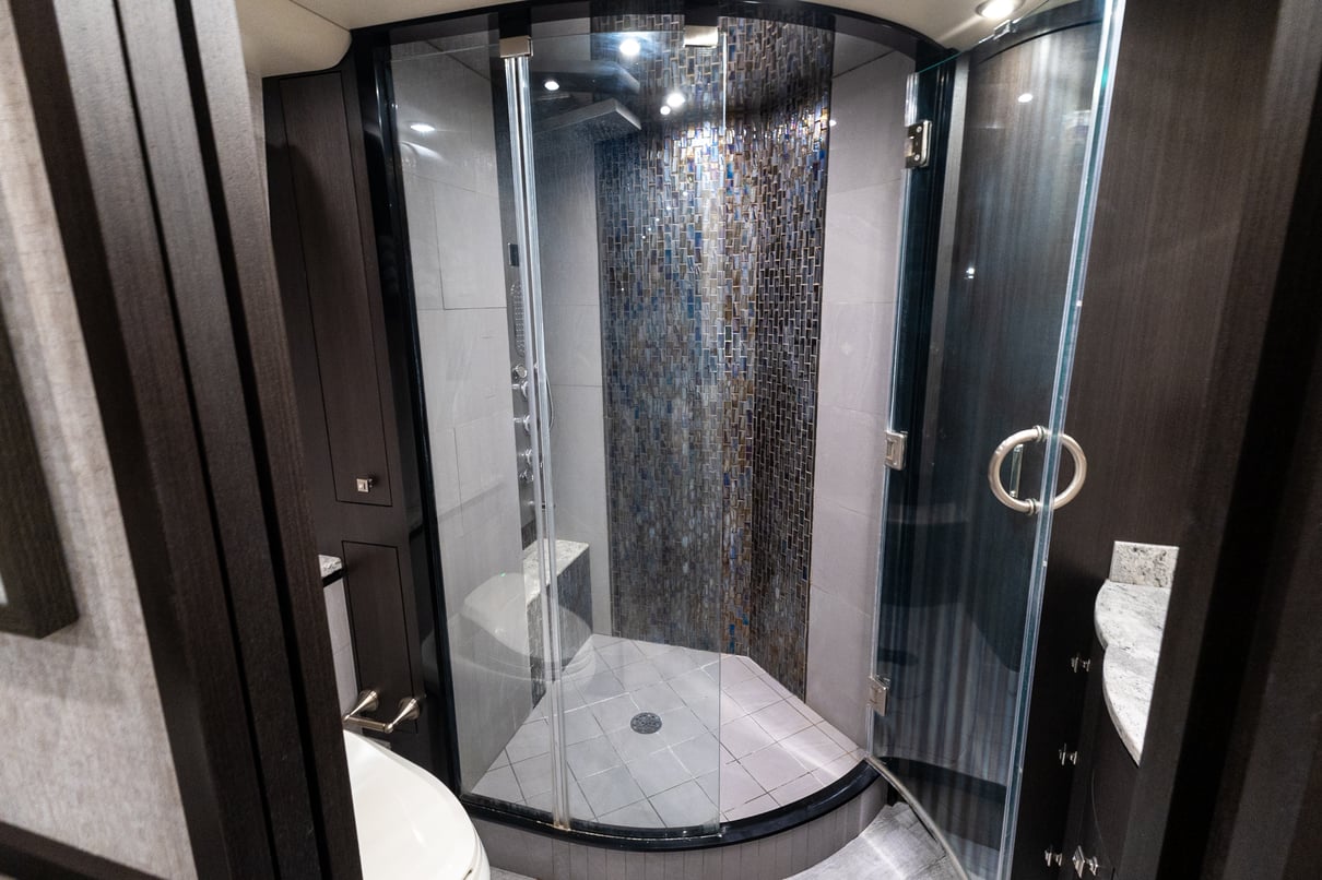 2018 Prevost Millennium H3 45 gallery image-34