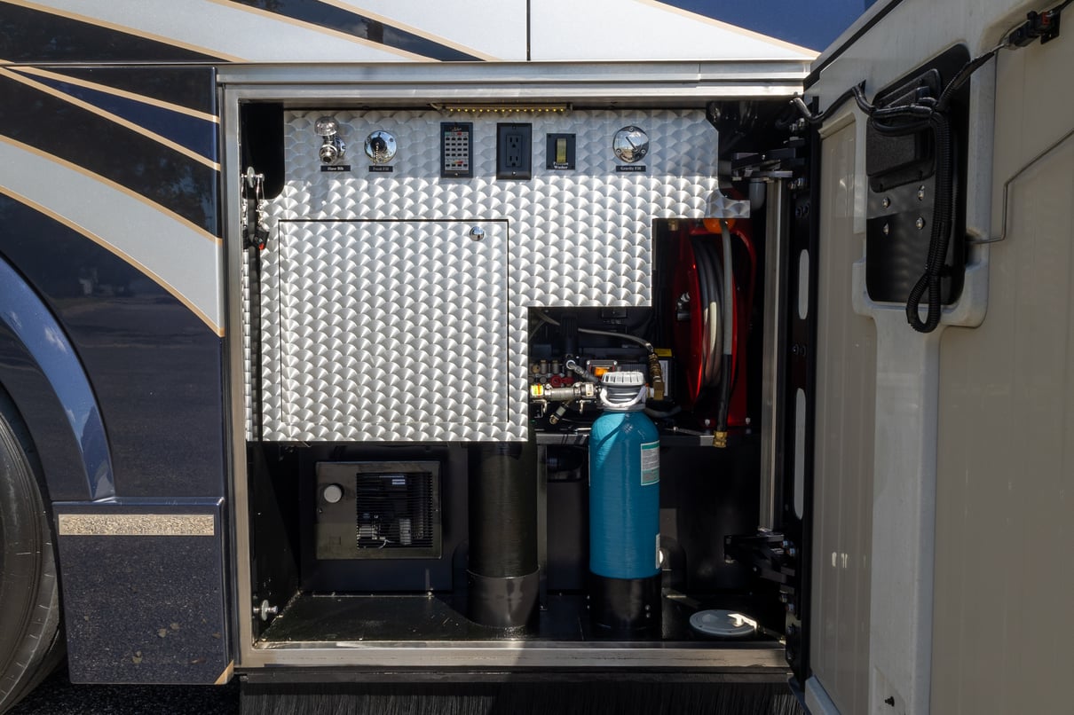 2018 Prevost Millennium H3 45 gallery image-39