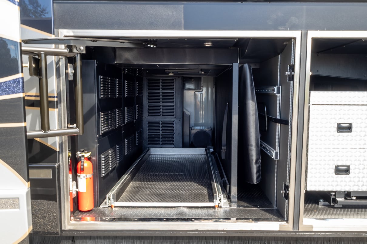 2018 Prevost Millennium H3 45 gallery image-42