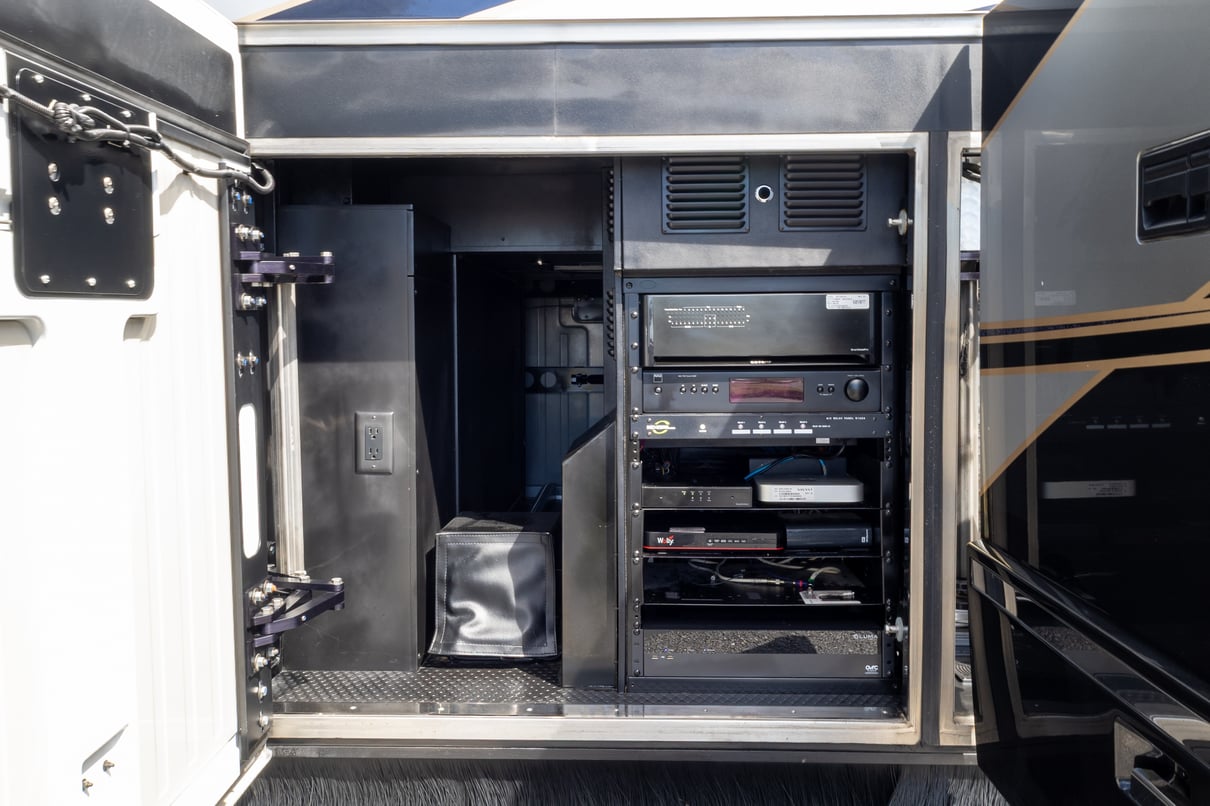 2018 Prevost Millennium H3 45 gallery image-46