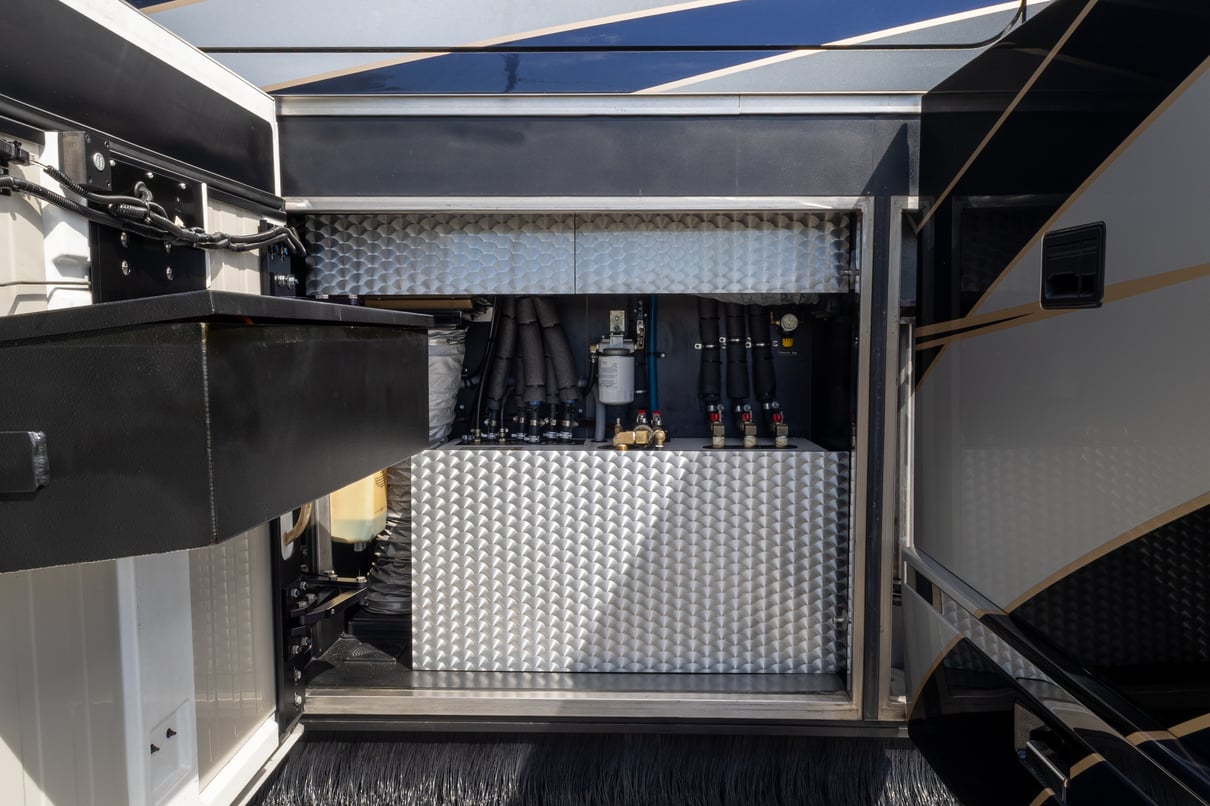 2018 Prevost Millennium H3 45 gallery image-47