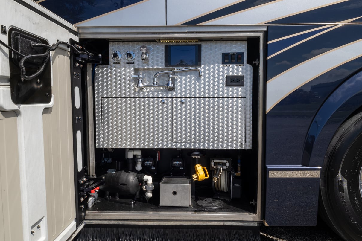 2018 Prevost Millennium H3 45 gallery image-49