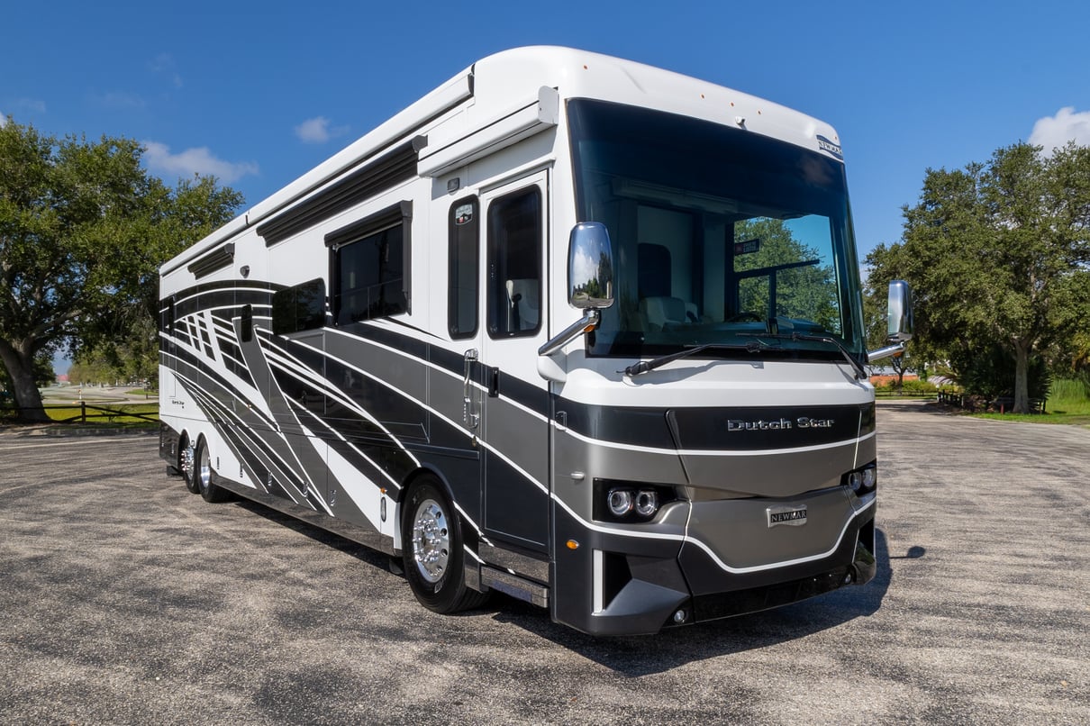 2024 Newmar Dutch Star 4369 gallery image-1