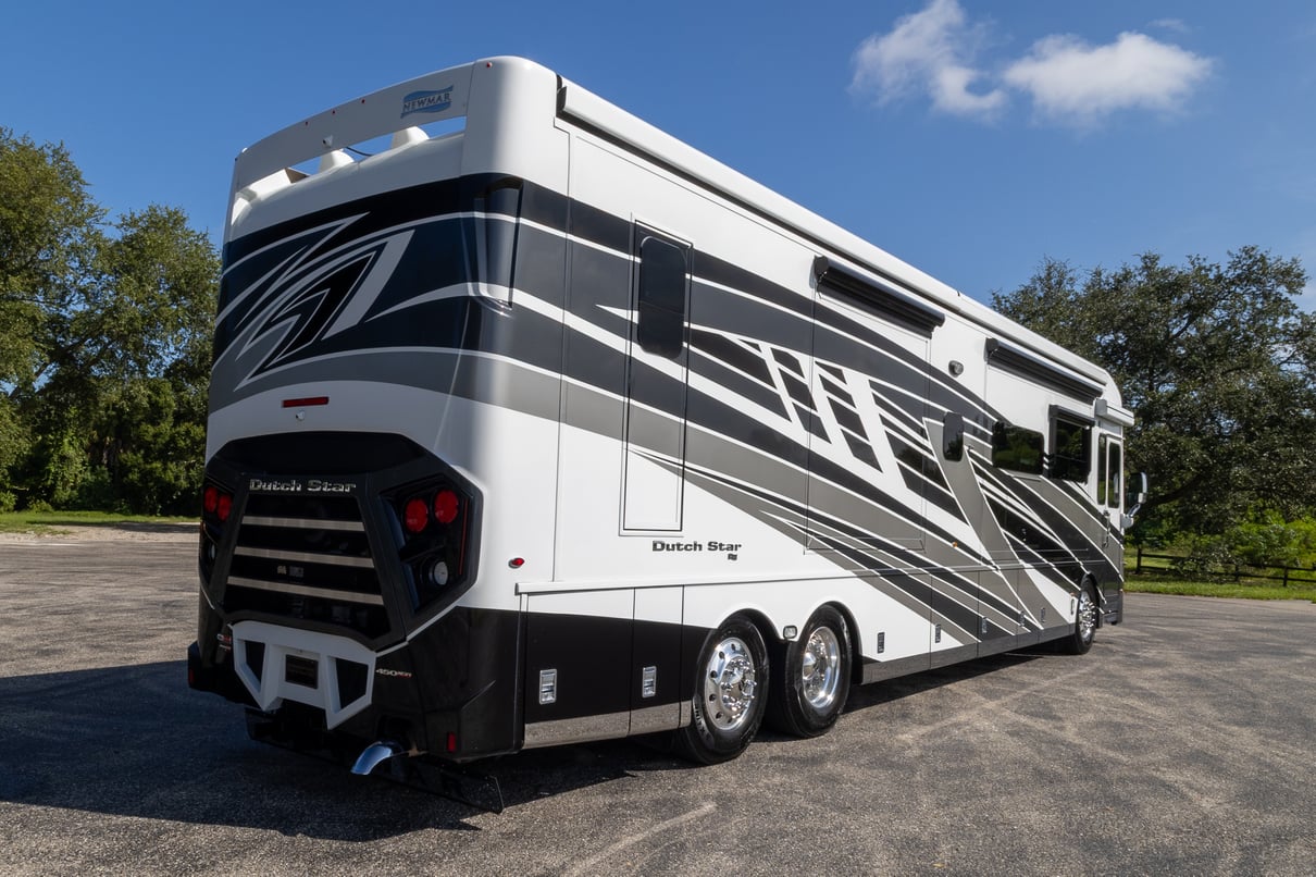 2024 Newmar Dutch Star 4369 gallery image-5