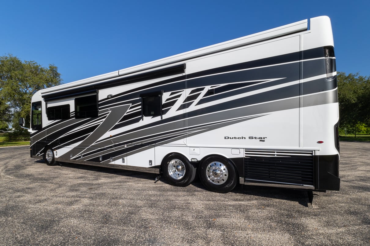 2024 Newmar Dutch Star 4369 gallery image-8