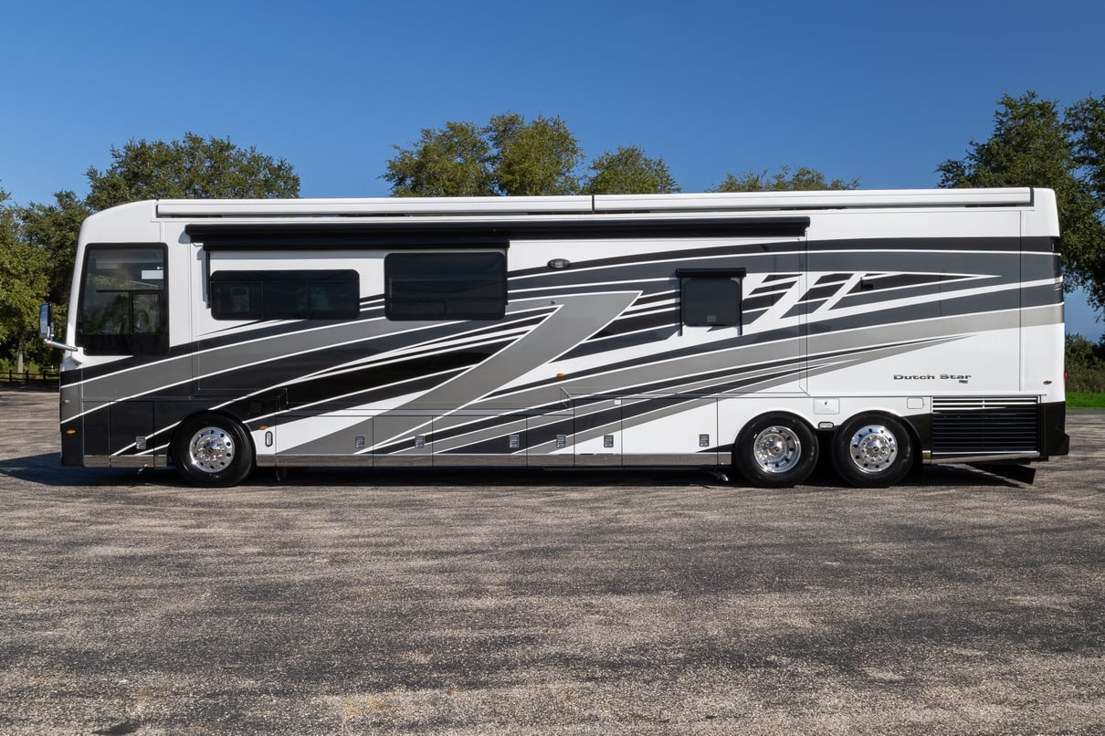 2024 Newmar Dutch Star 4369 gallery image-9