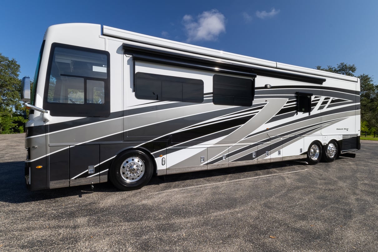 2024 Newmar Dutch Star 4369 gallery image-10