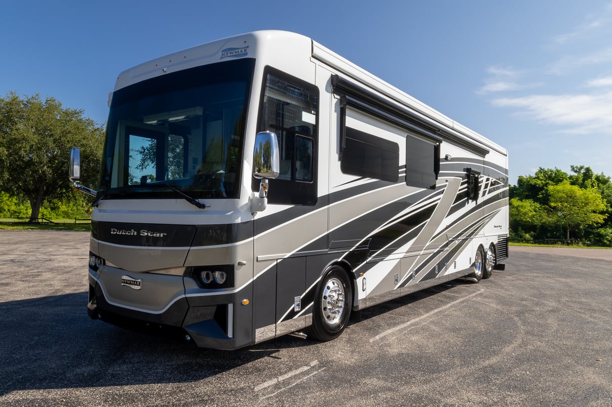 2024 Newmar Dutch Star 4369 gallery image-11