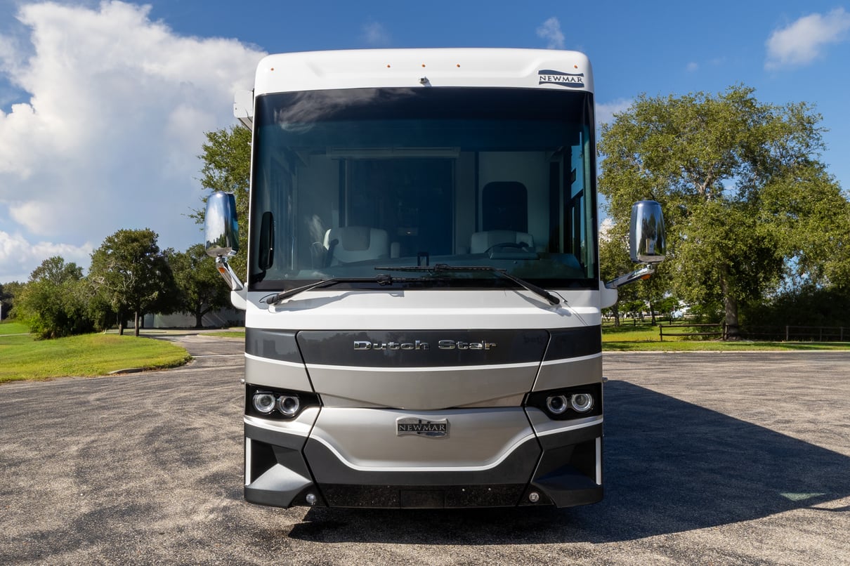 2024 Newmar Dutch Star 4369 gallery image-12