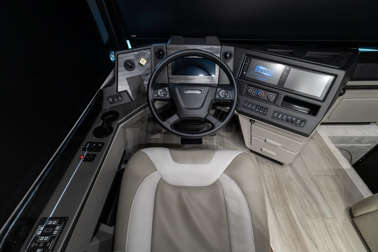 2024 Newmar Dutch Star 4369 gallery image-13
