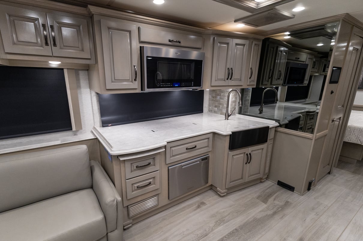2024 Newmar Dutch Star 4369 gallery image-18