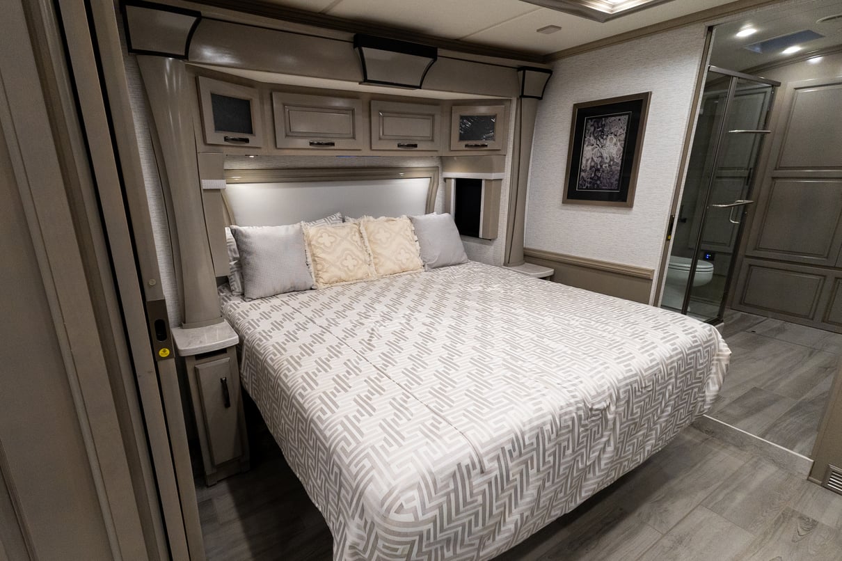 2024 Newmar Dutch Star 4369 gallery image-24