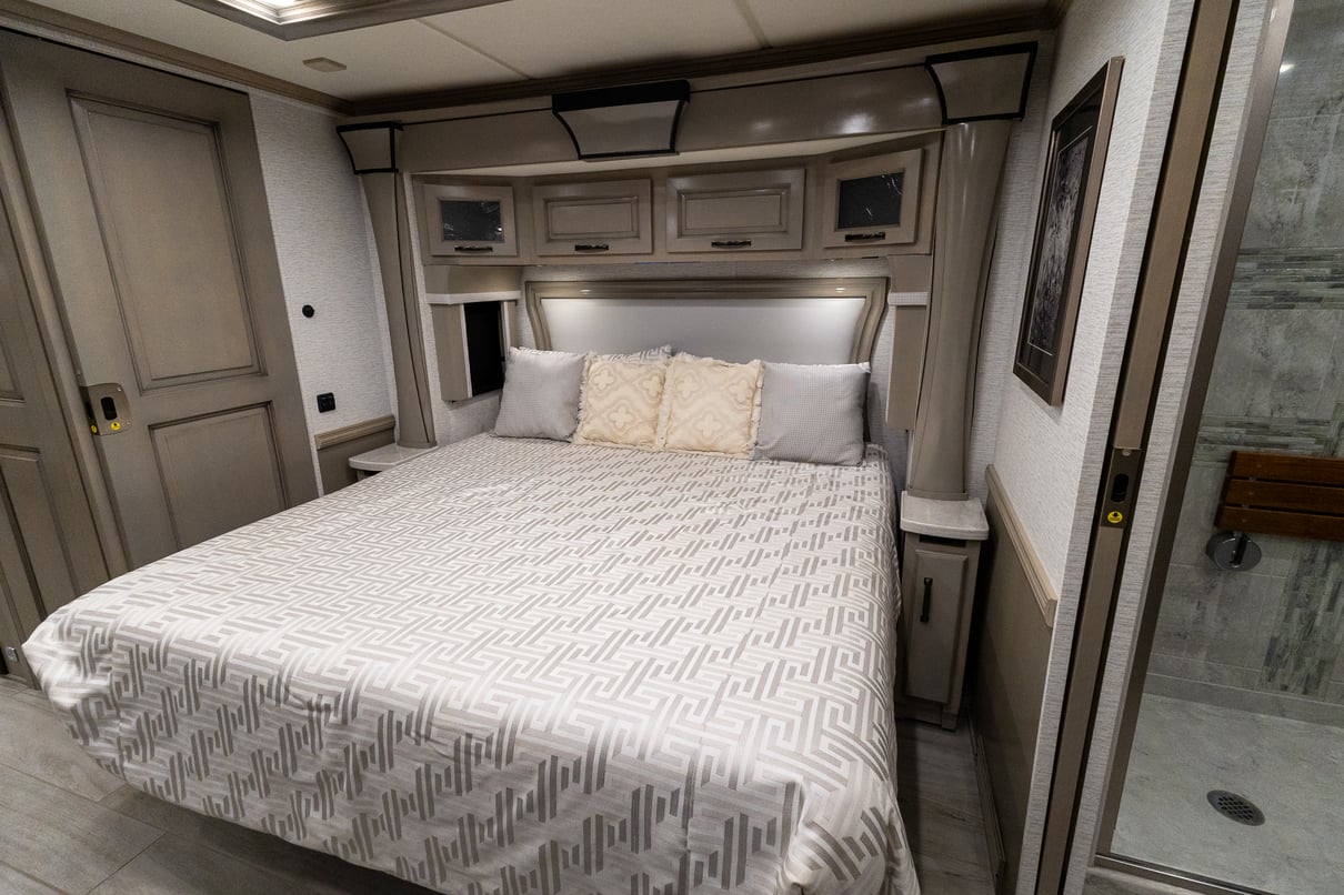 2024 Newmar Dutch Star 4369 gallery image-26