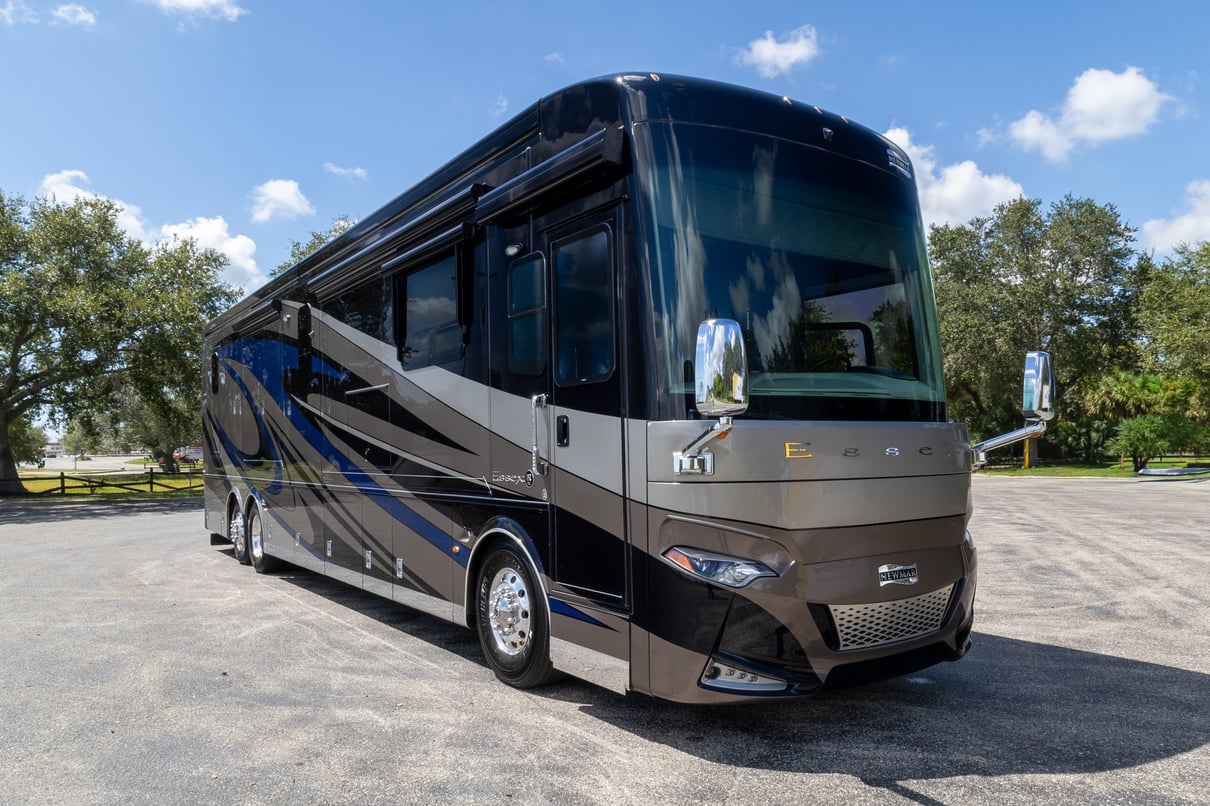 2018 Newmar Essex 4531 gallery image-1