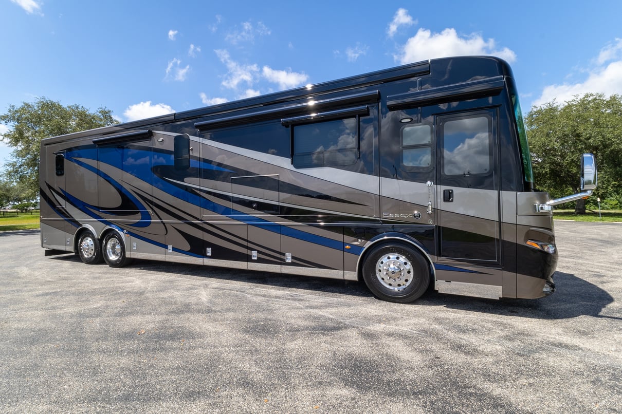 2018 Newmar Essex 4531 gallery image-2