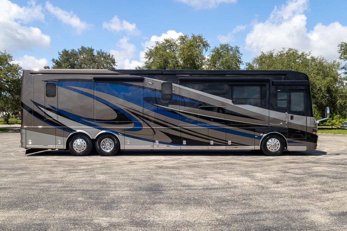 2018 Newmar Essex 4531 gallery image-3