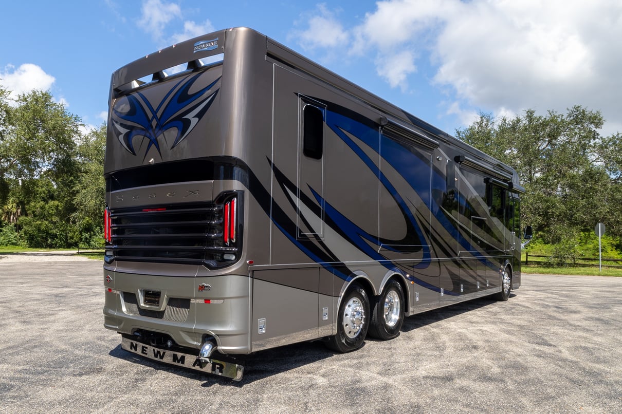 2018 Newmar Essex 4531 gallery image-5