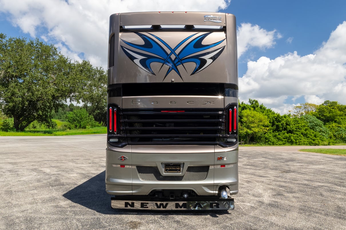2018 Newmar Essex 4531 gallery image-6