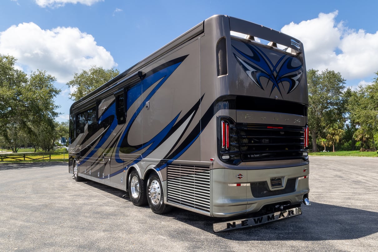 2018 Newmar Essex 4531 gallery image-7