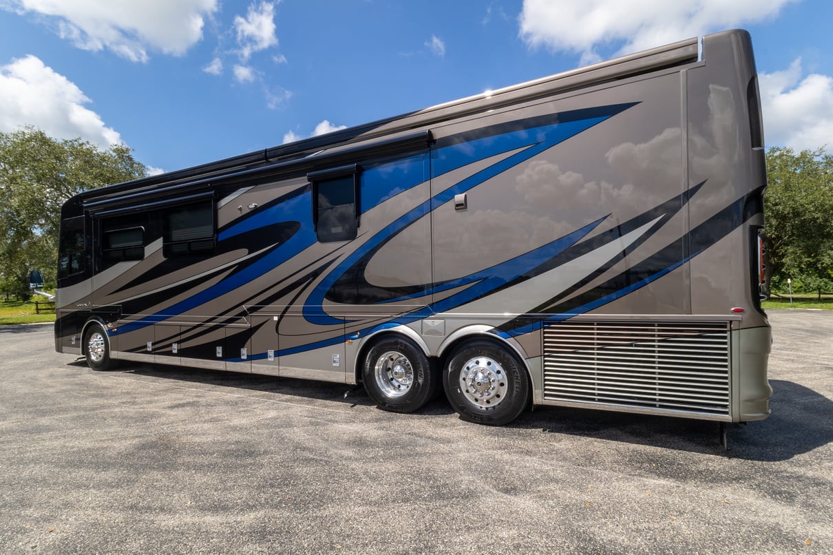 2018 Newmar Essex 4531 gallery image-8