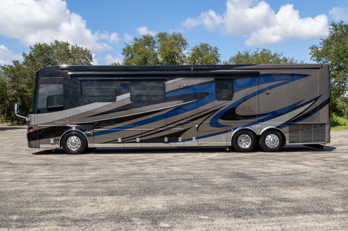 2018 Newmar Essex 4531 gallery image-9