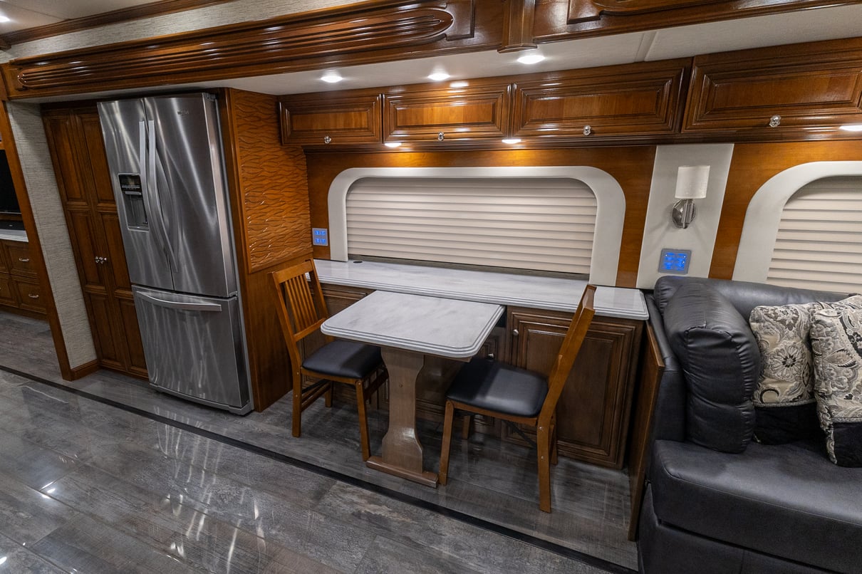 2018 Newmar Essex 4531 gallery image-16