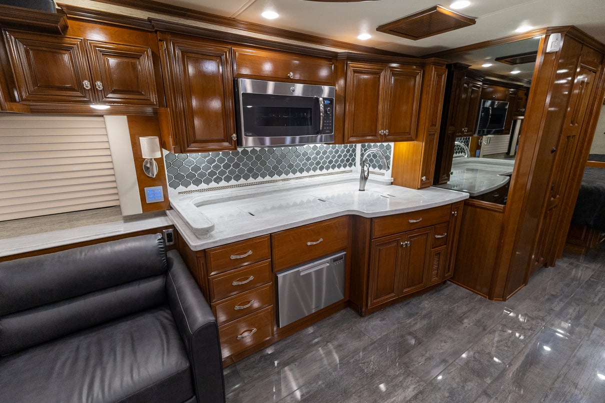 2018 Newmar Essex 4531 gallery image-18