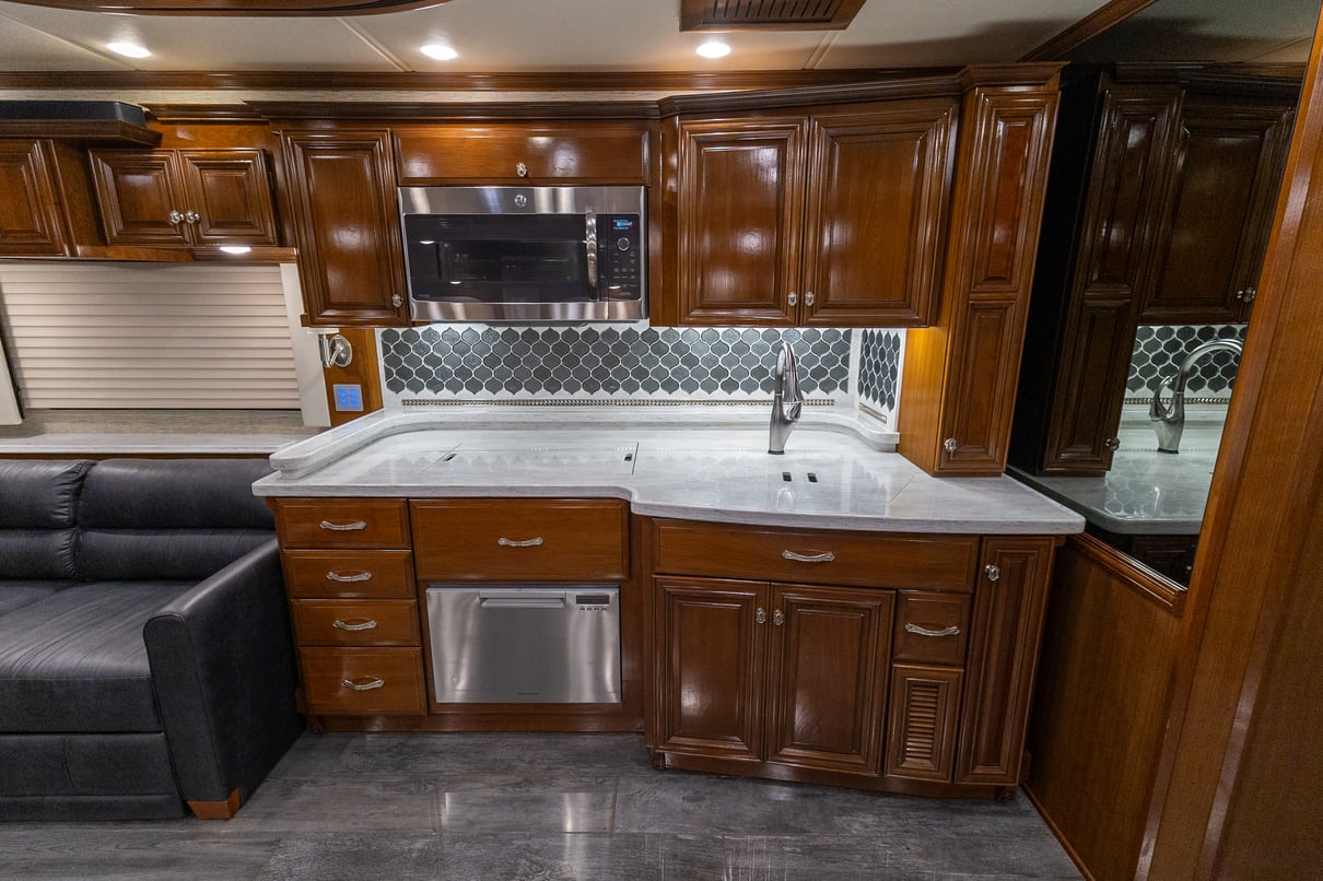 2018 Newmar Essex 4531 gallery image-19