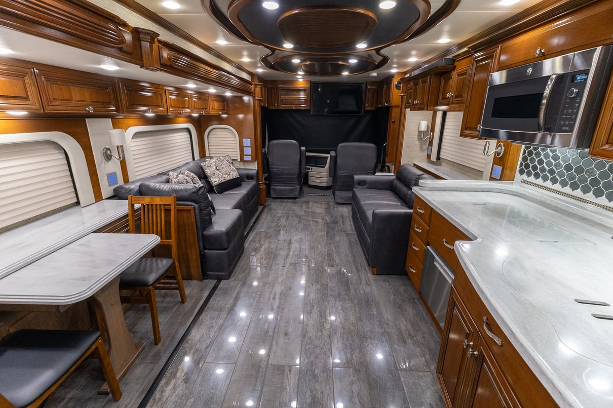 2018 Newmar Essex 4531 gallery image-21