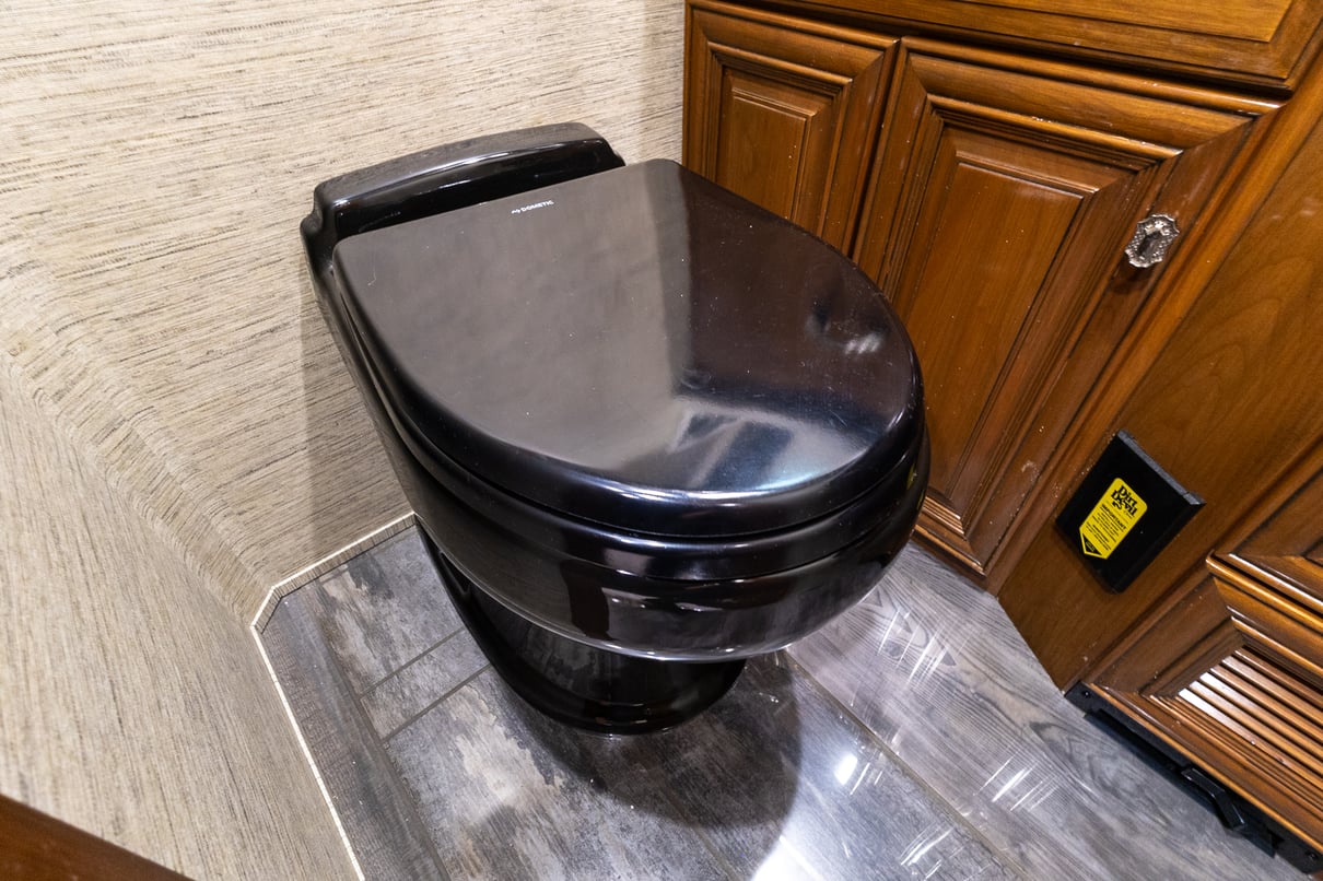 2018 Newmar Essex 4531 gallery image-23