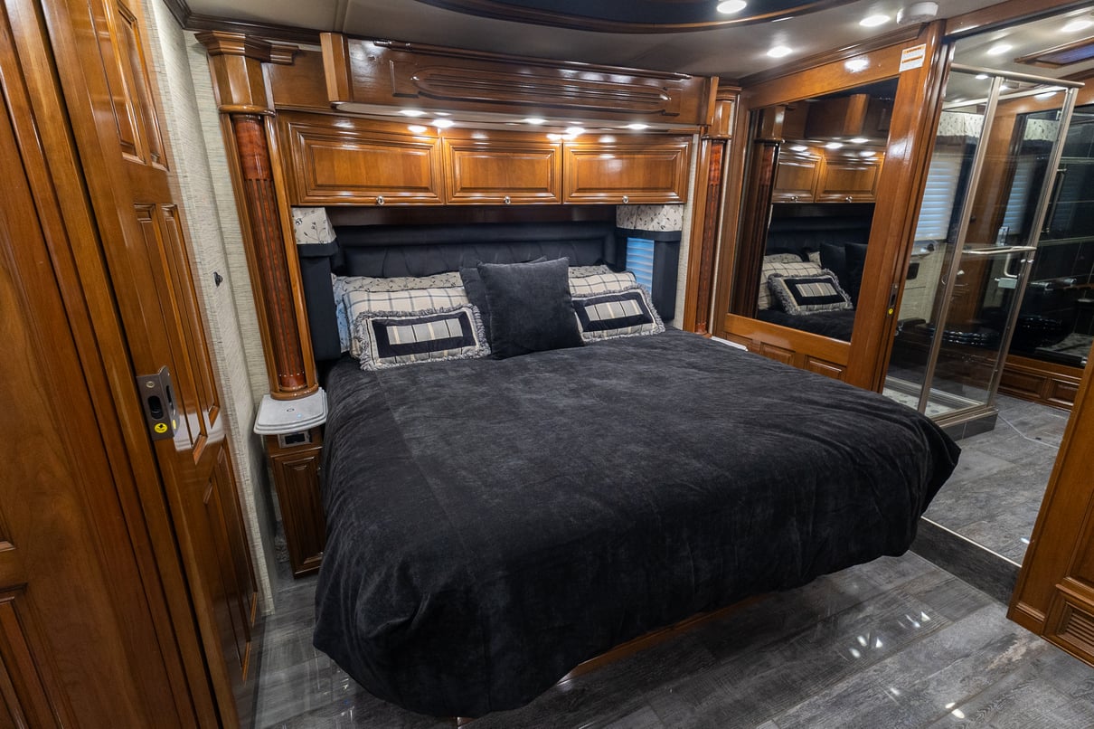 2018 Newmar Essex 4531 gallery image-24