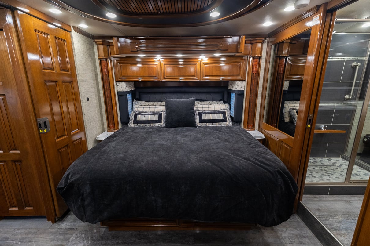 2018 Newmar Essex 4531 gallery image-25