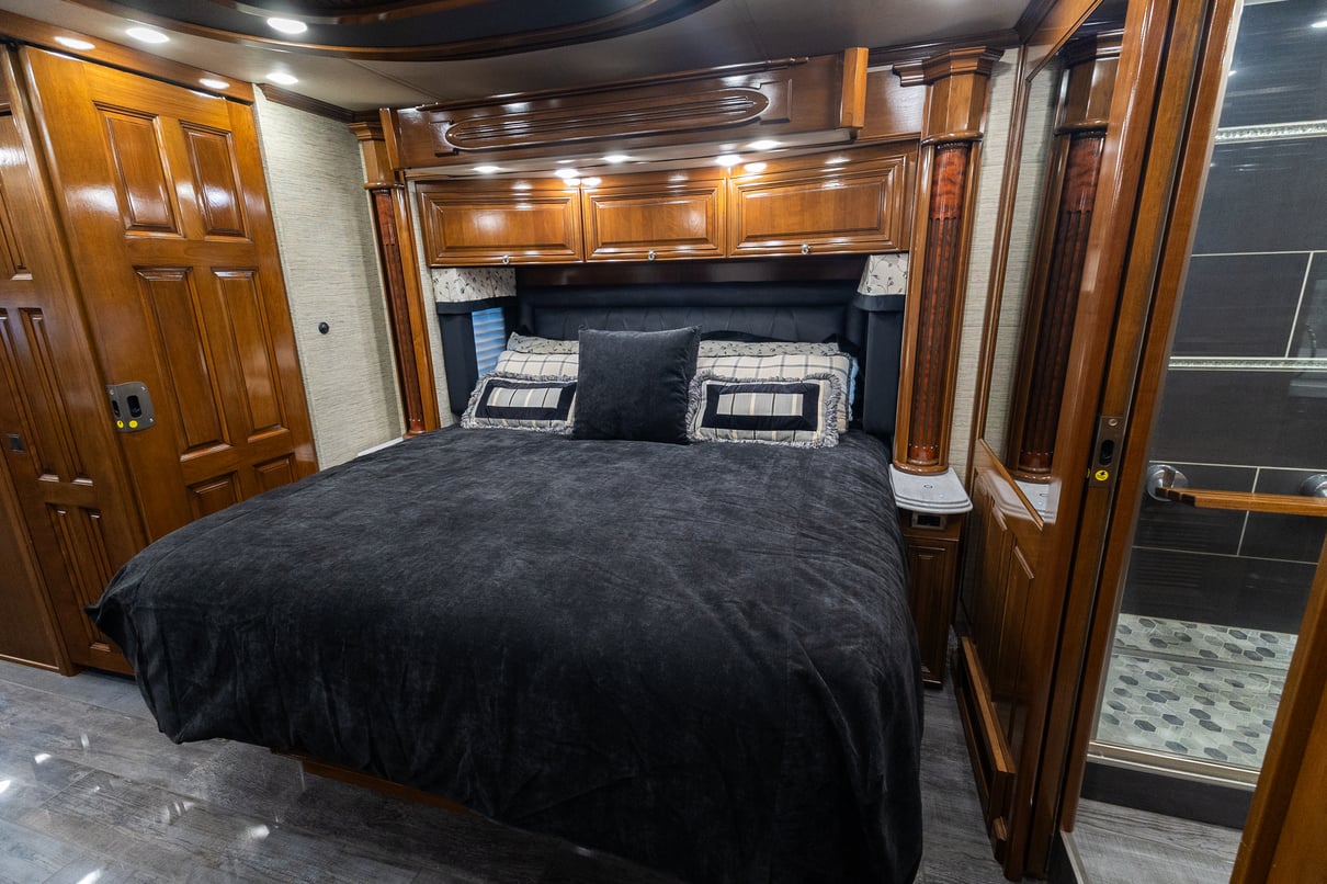 2018 Newmar Essex 4531 gallery image-26