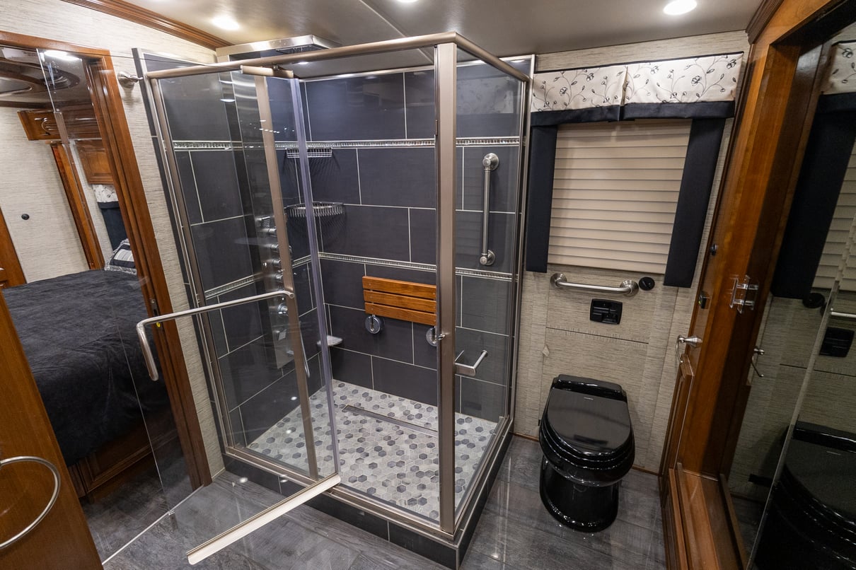 2018 Newmar Essex 4531 gallery image-29
