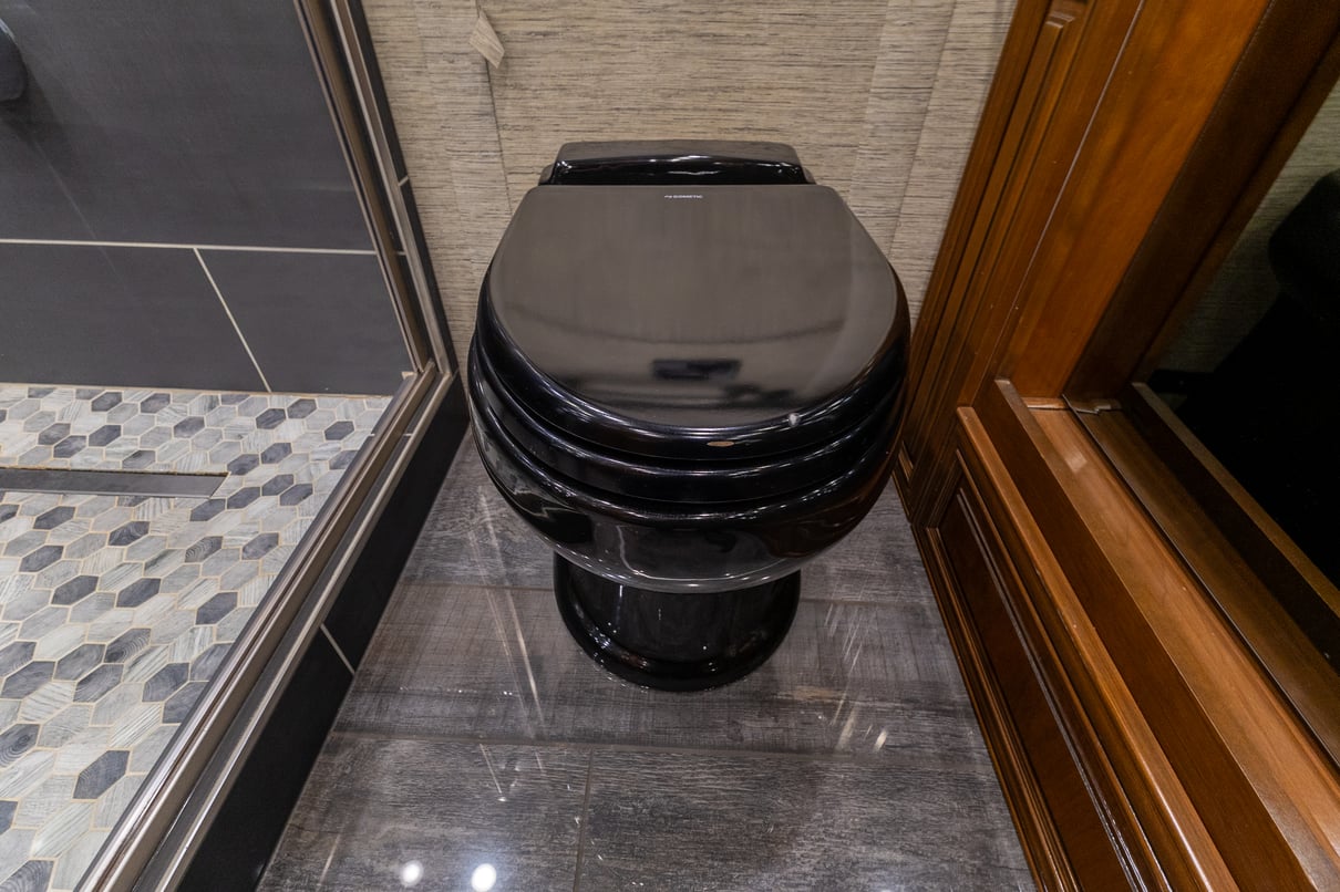 2018 Newmar Essex 4531 gallery image-30