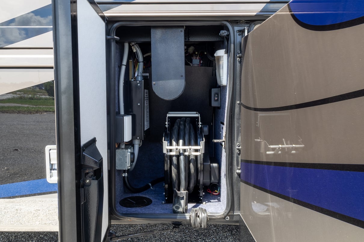 2018 Newmar Essex 4531 gallery image-47
