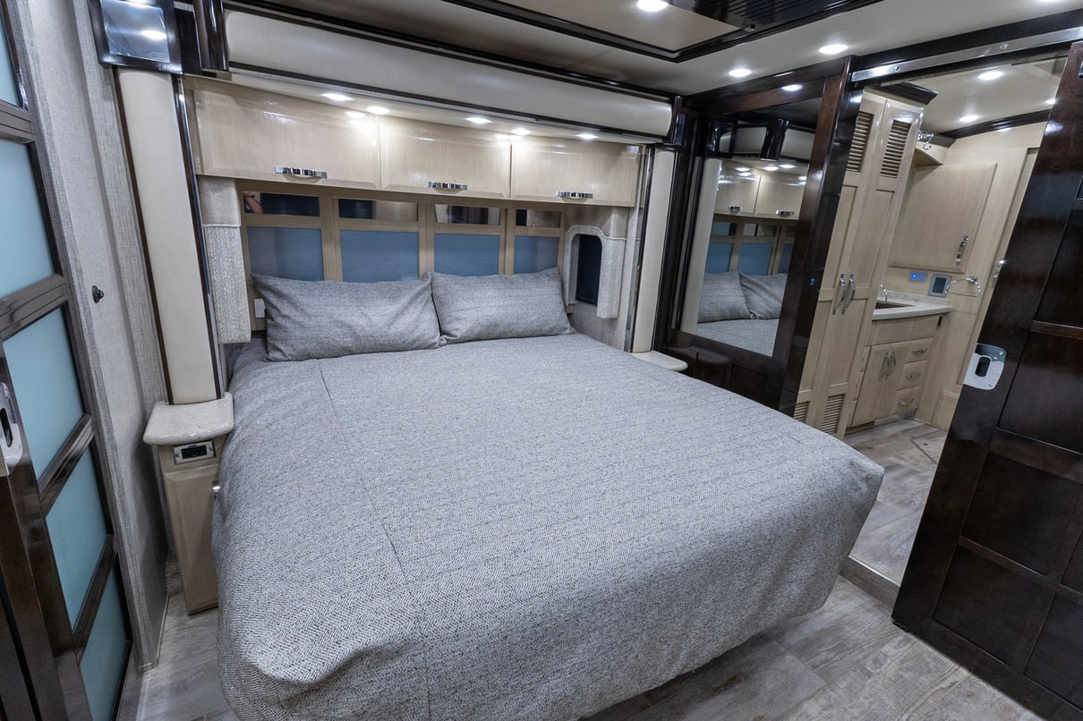 2020 Newmar King Aire 4533 gallery image-24