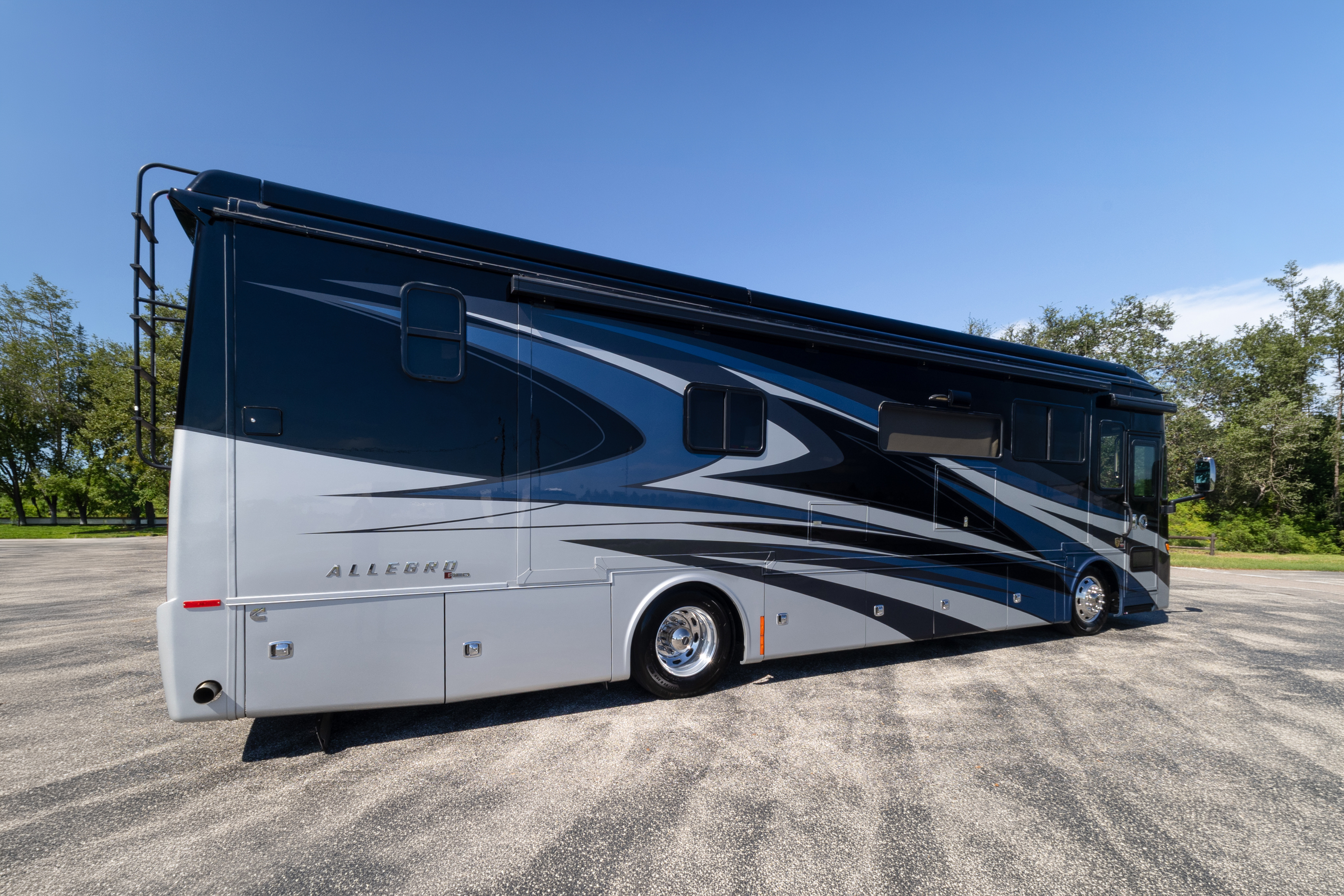 2022 Tiffin Allegro Red 37BA