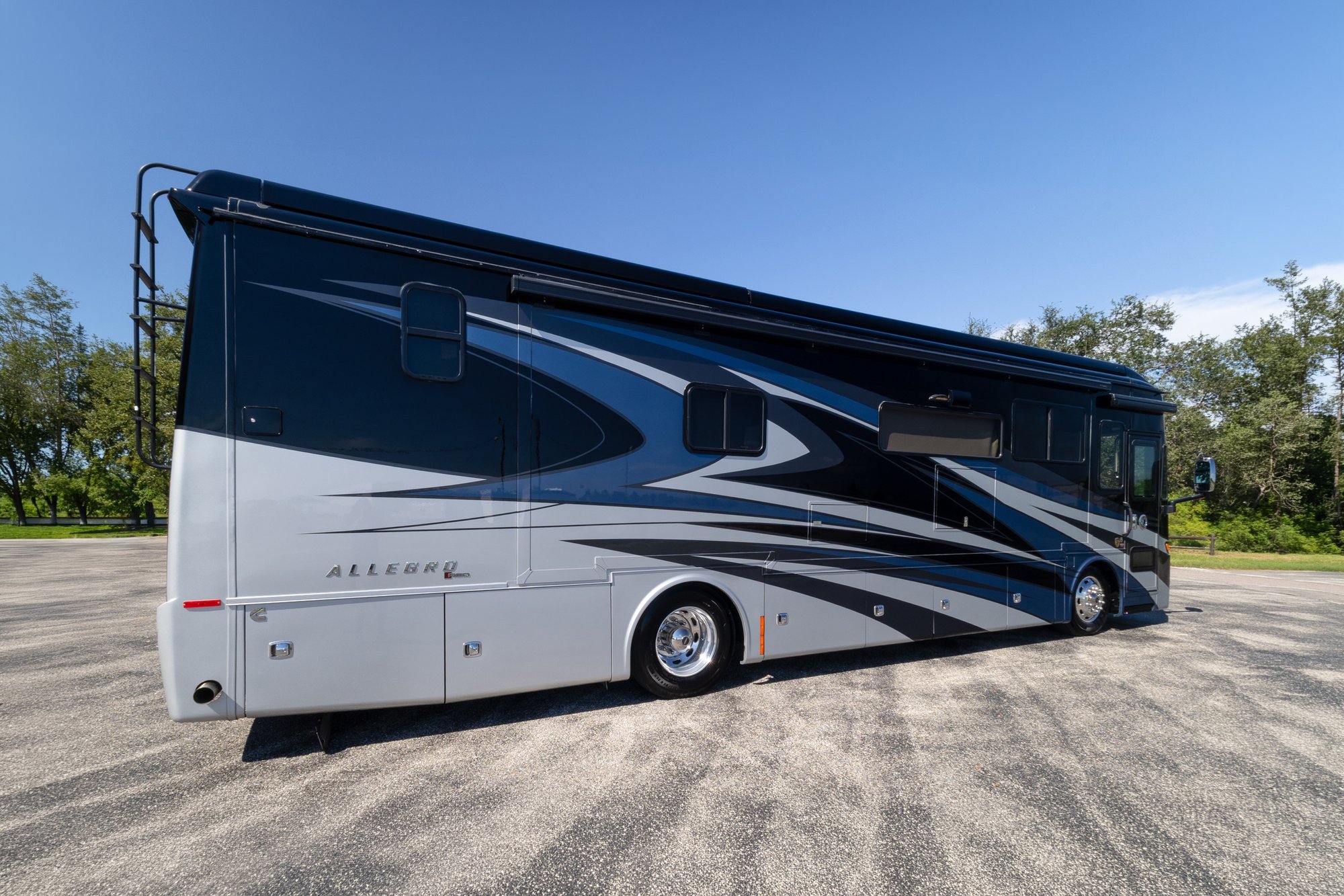 2022 Tiffin Allegro Red 37BA