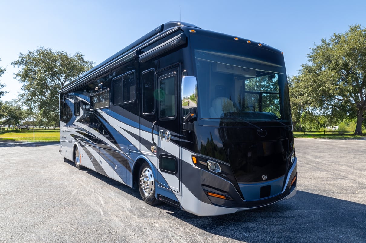 2022 Tiffin Allegro Red 37BA gallery image-1