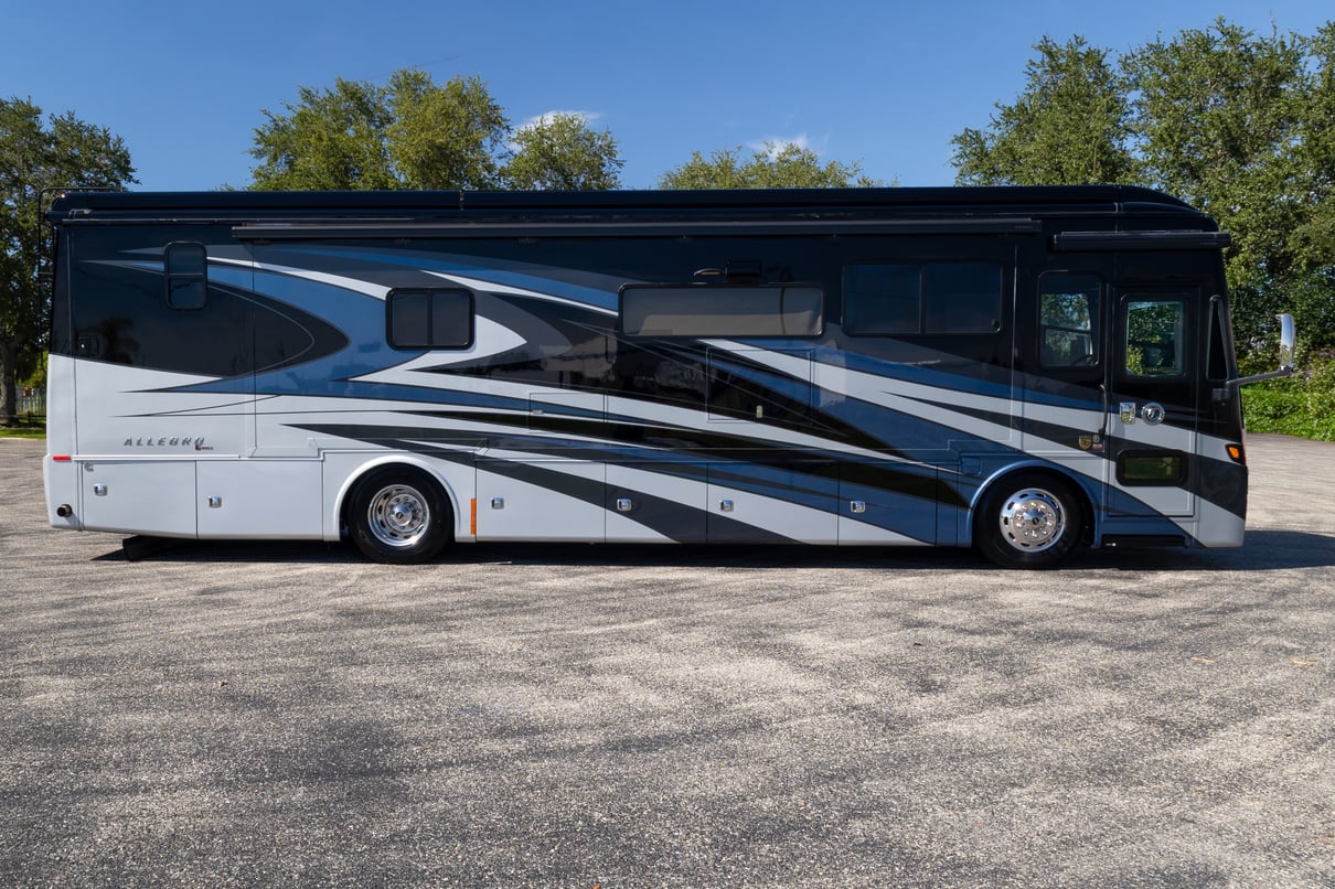 2022 Tiffin Allegro Red 37BA gallery image-3