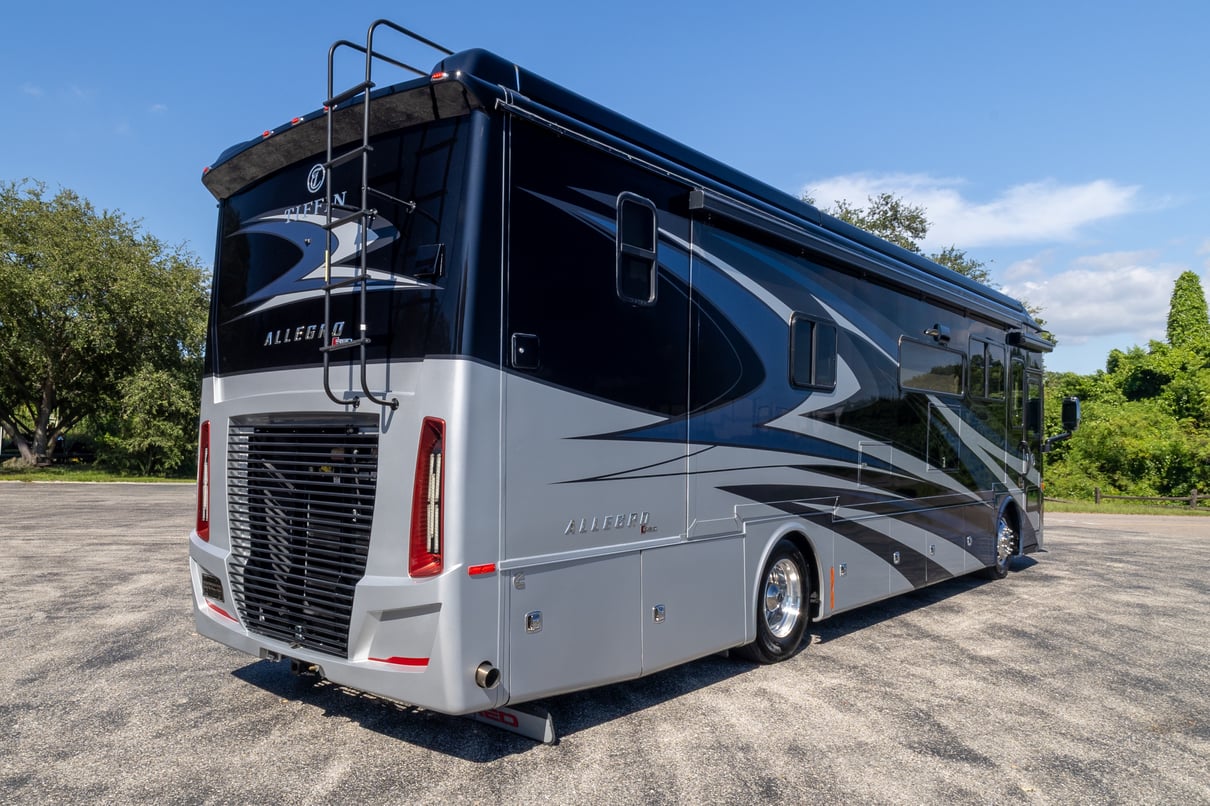 2022 Tiffin Allegro Red 37BA gallery image-5