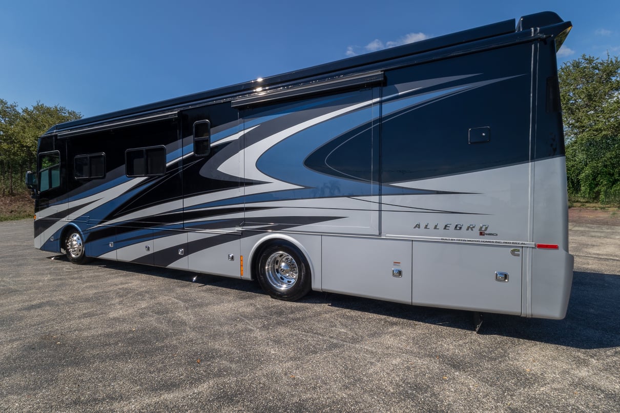2022 Tiffin Allegro Red 37BA gallery image-8