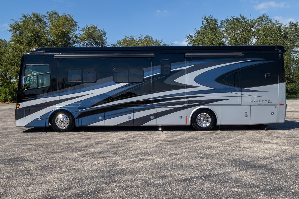 2022 Tiffin Allegro Red 37BA gallery image-9
