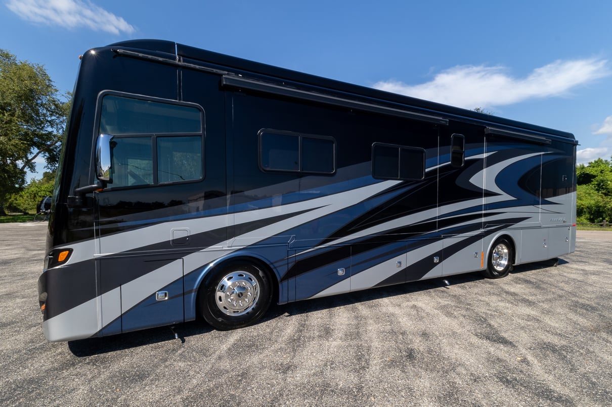 2022 Tiffin Allegro Red 37BA gallery image-10