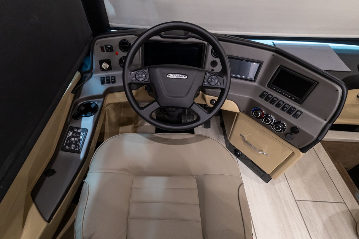 2022 Tiffin Allegro Red 37BA gallery image-13